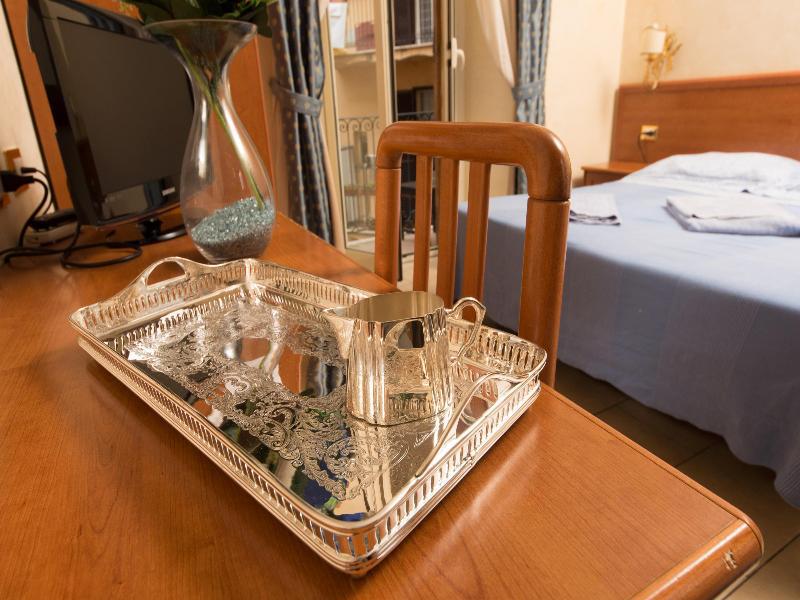 רומא Cesar Palace Guesthouse מראה חיצוני תמונה