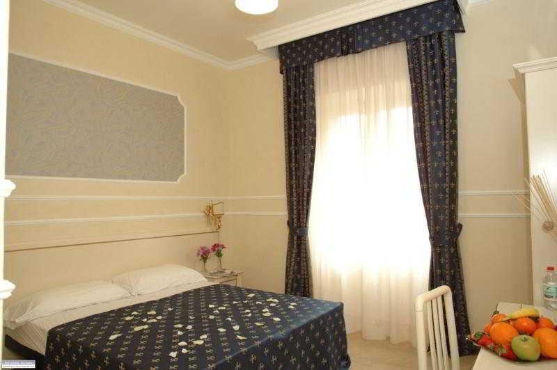 רומא Cesar Palace Guesthouse מראה חיצוני תמונה