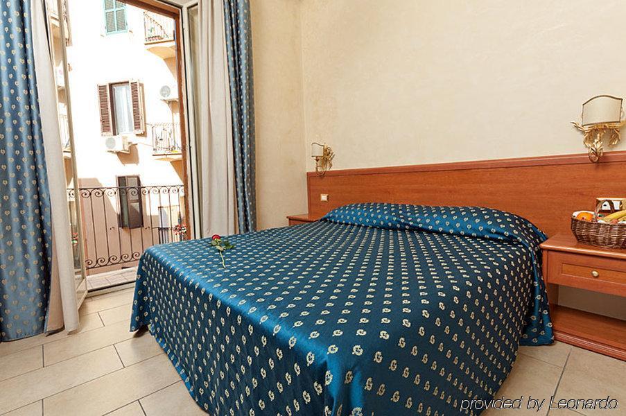 רומא Cesar Palace Guesthouse חדר תמונה