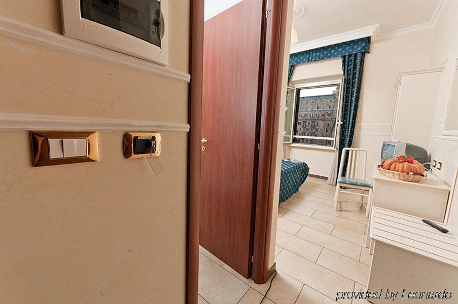 רומא Cesar Palace Guesthouse חדר תמונה