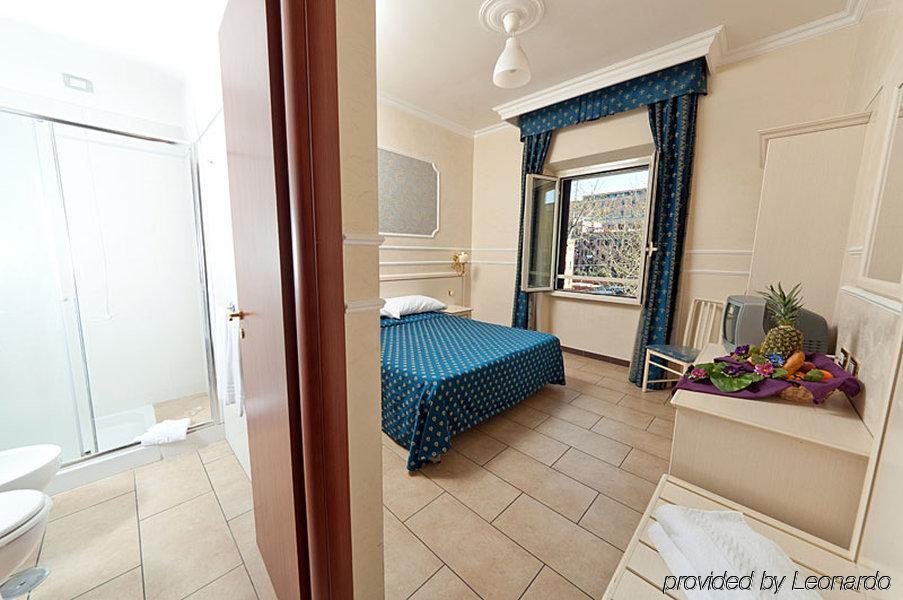 רומא Cesar Palace Guesthouse חדר תמונה