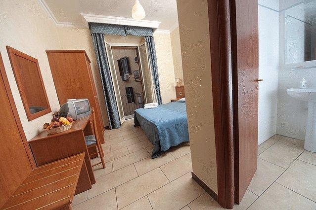רומא Cesar Palace Guesthouse מראה חיצוני תמונה