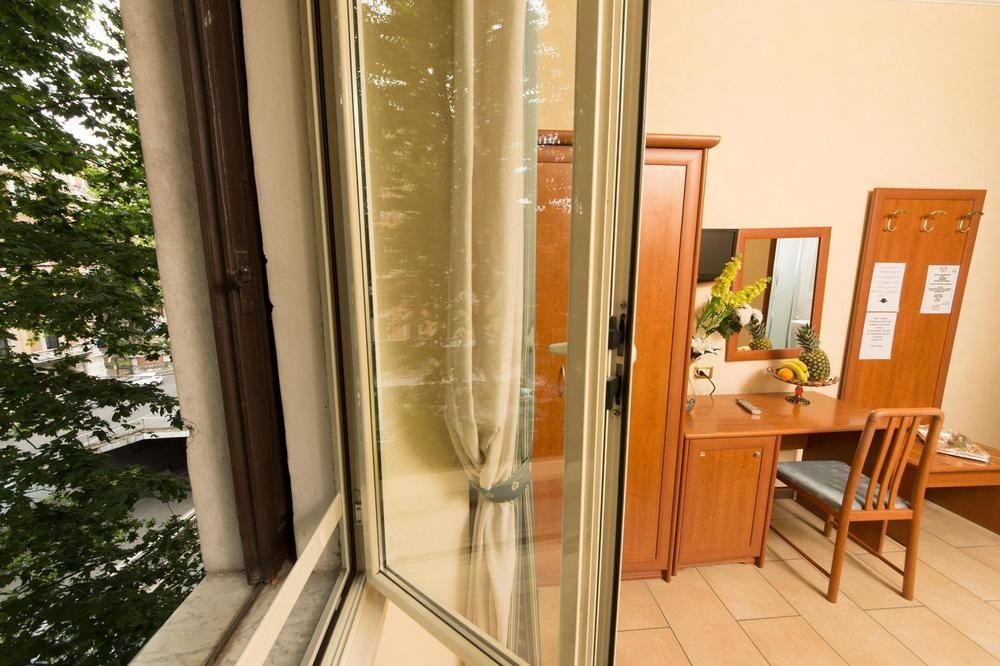 רומא Cesar Palace Guesthouse מראה חיצוני תמונה
