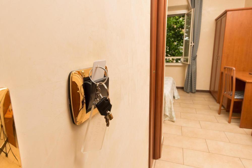 רומא Cesar Palace Guesthouse מראה חיצוני תמונה