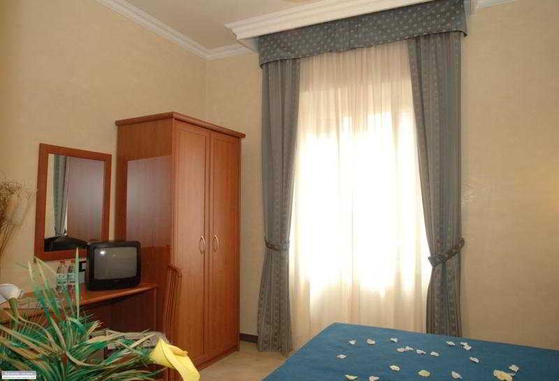רומא Cesar Palace Guesthouse חדר תמונה