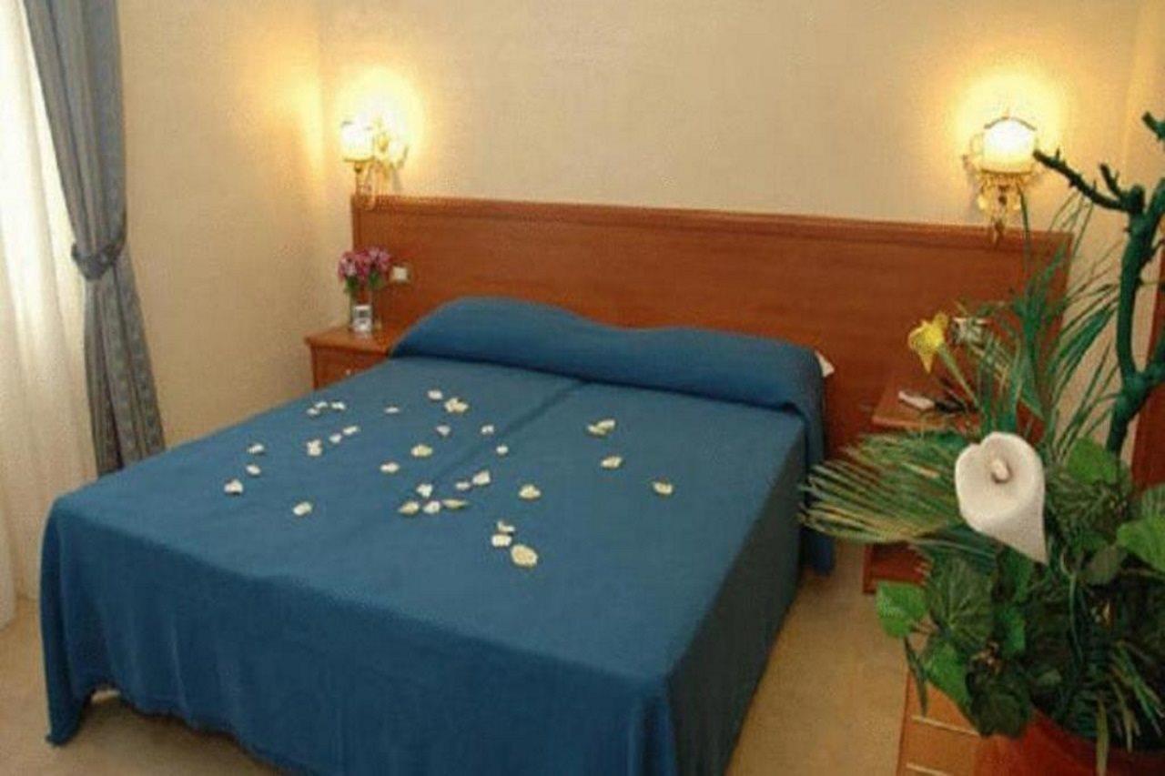 רומא Cesar Palace Guesthouse מראה חיצוני תמונה